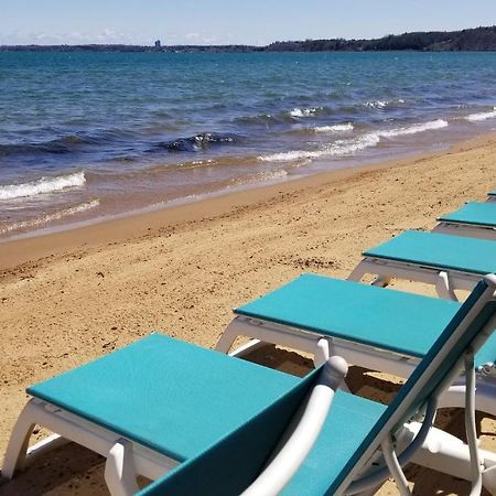 Brio Beach Inn Traverse City Eksteriør billede