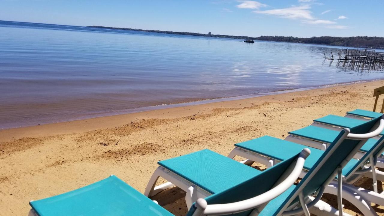Brio Beach Inn Traverse City Eksteriør billede