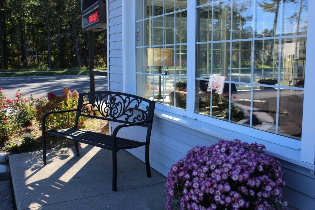Brio Beach Inn Traverse City Eksteriør billede