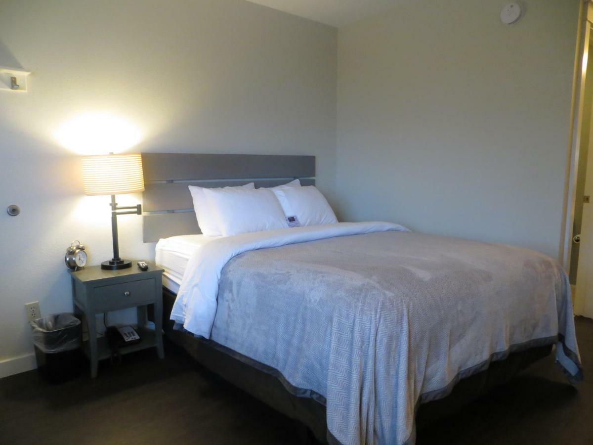 Brio Beach Inn Traverse City Eksteriør billede